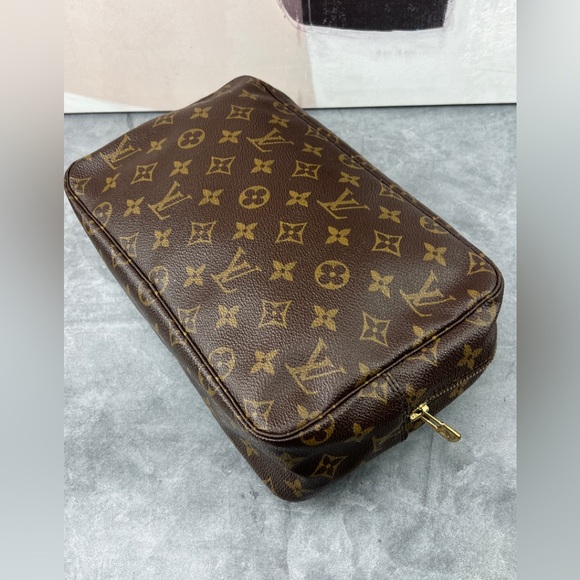 🌵Authentic Louis Vuitton Trousse 28 Monogram 🌵 - Picture 10 of 15
